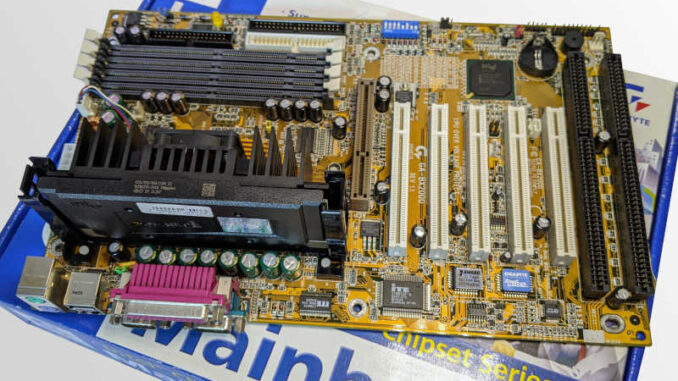 Gigabyte Mainboard GA-BX2000 Slot1 AGP PCI ISA