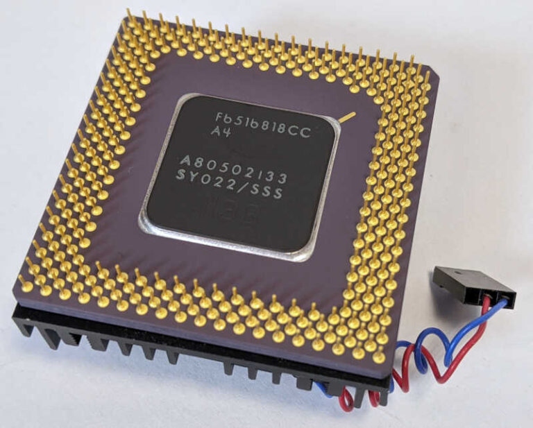 Intel Pentium 133 Prozessor SY022 mit verklebtem Kühler – tuhlteim-pedia