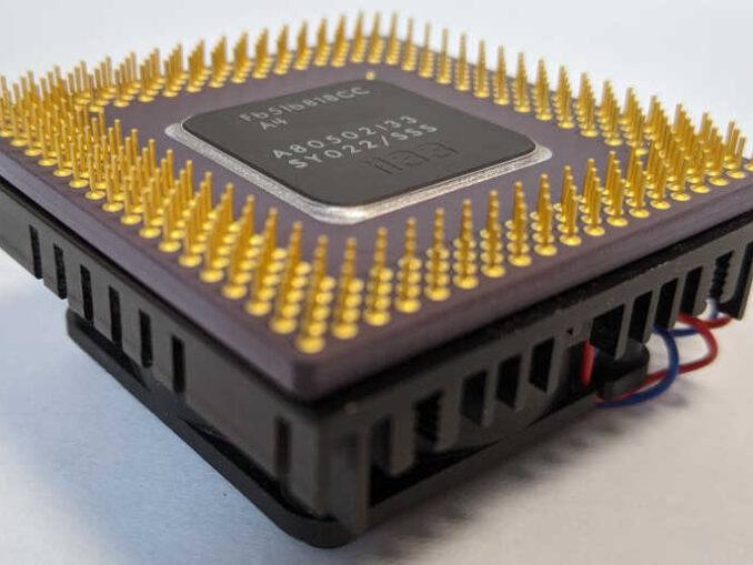 Intel Pentium 133 Prozessor SY022 Kühler verklebt