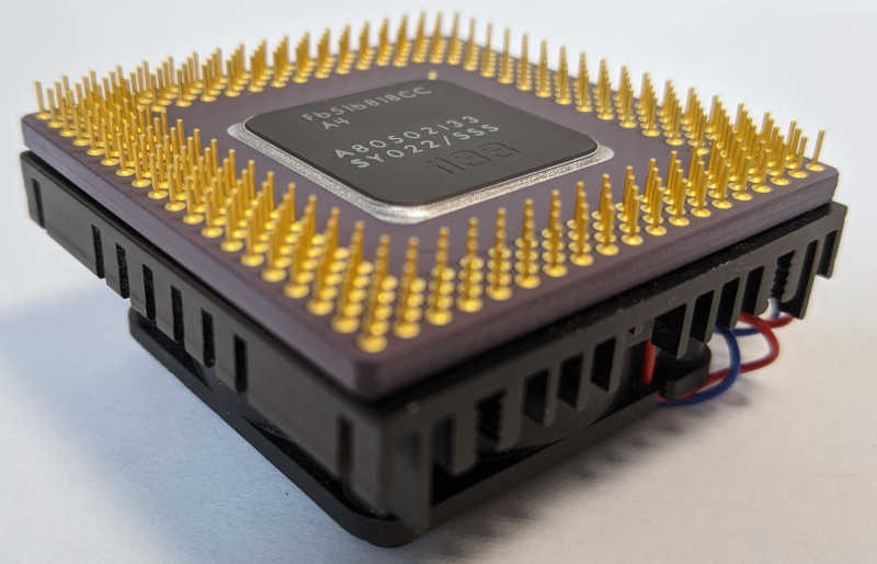 Intel Pentium 133 Prozessor SY022 Kühler verklebt