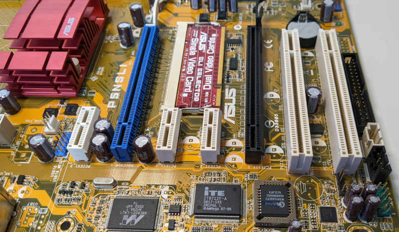 Asus P5NSLI PC-Mainboard PCI-Express Steckplätze