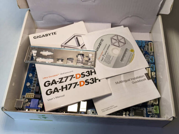 Gigabyte PC-Mainboard GA-Z77-DS3H Verpackungsinhalt Treiber CD Handbuch