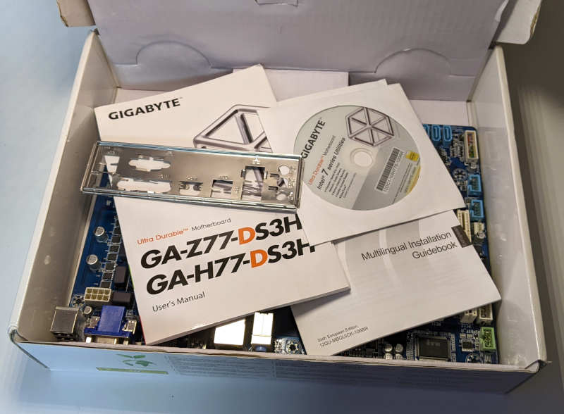 Gigabyte PC-Mainboard GA-Z77-DS3H Verpackungsinhalt Treiber CD Handbuch