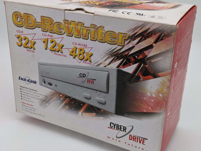 CyberDrive CW058D CD-Rekorder ATAPI CDRW-Laufwerk - Originalverpackung