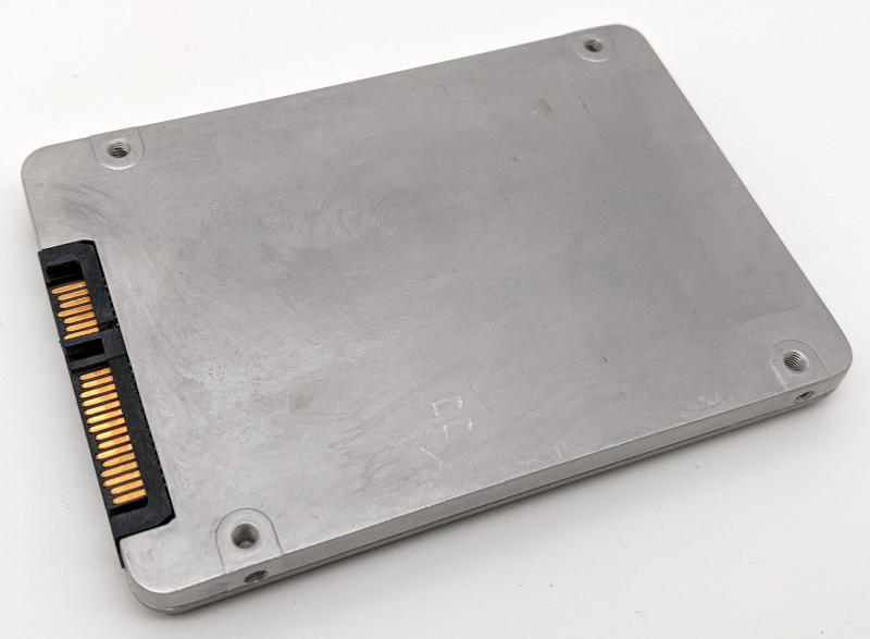 Intel SSD SSDSA2M040G2GC 2,5" SATA 3Gb/s im Metallgehäuse - Unterseite