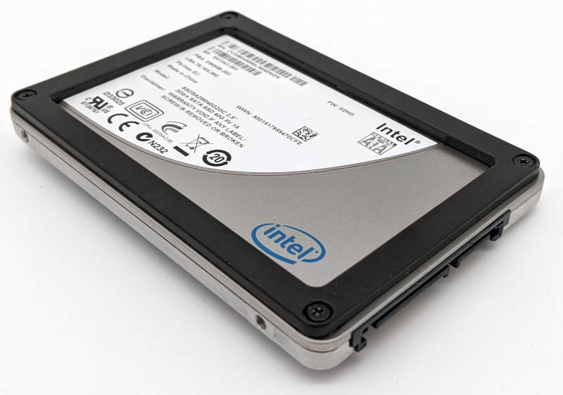Intel SSD SSDSA2M040G2GC 2,5" SATA 3Gb/s im Metallgehäuse mit Plastikrahmen