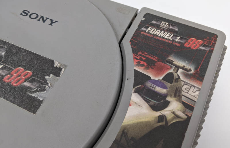 Sony Playstation 1 im Formel1 98 Design - SCPH-1002 - Aufkleber für die PS1